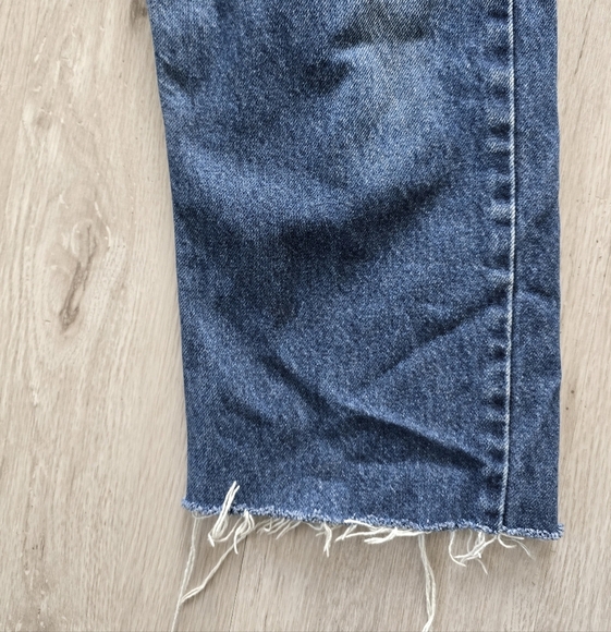 Levi's | medium wash regular fit straight leg denim jeans | MENS 33' - Picture 9 of 11